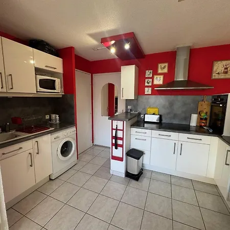 Apartment T2 Au Cap D'agde Avec Piscine, Parking Proche Plages - Fr-1-749-77 Agde